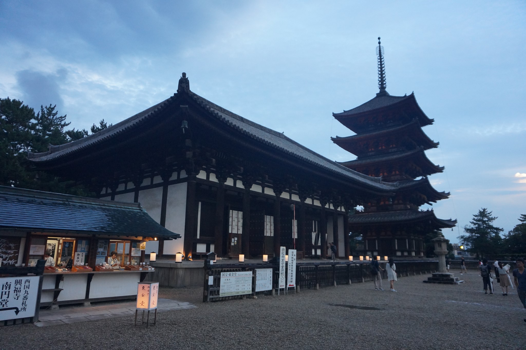 春日大社 奈良公园 东大寺 二月堂 国立博物馆 国宝馆 兴福寺 灯花会