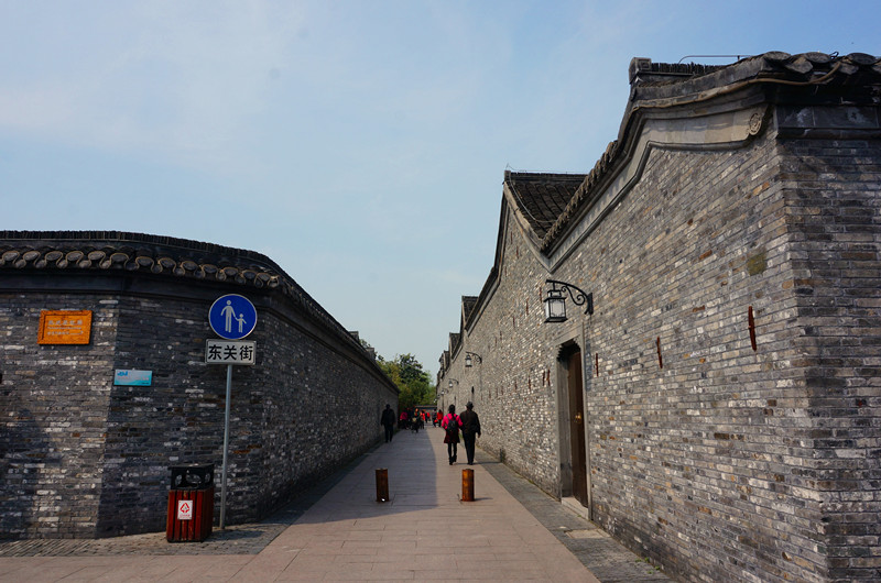 东圈门          