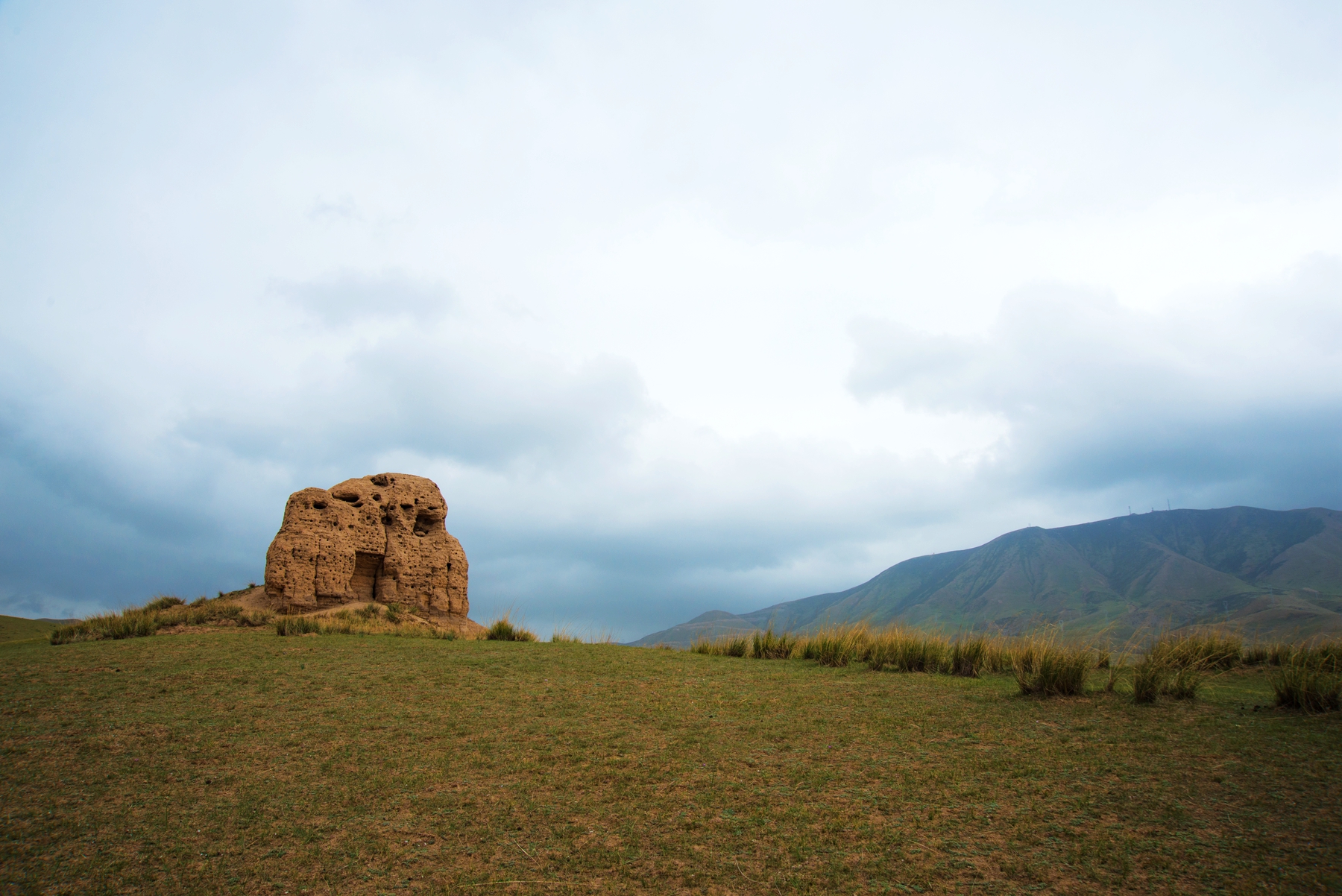    多少次我想象这一场景,面前是两山夹峙的河西走廊