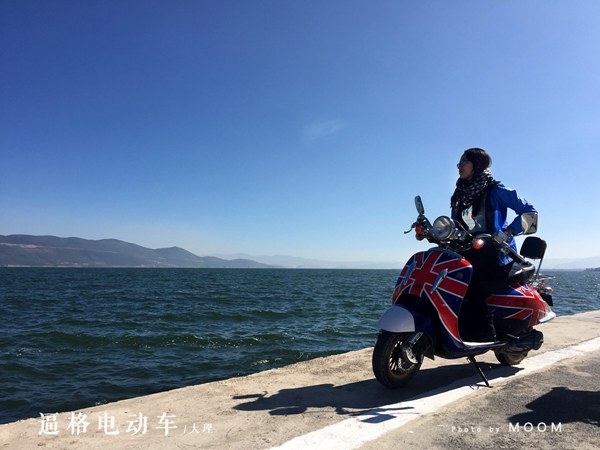 --> 在出发之前,为了找一间好酒店着实让人疯了:要临海,海要干净,要地理位置不能太偏远,要性价比高 1、临海的话,看着很多酒店式带着海边的旗号,实际上有可能离海是有一段距离, 有一些是隔着一条环海西路的,个人比较建议选择有亲水平台的 2、由于很多居民+很多游客,因此有几段洱海会看着比较脏:可能存在海苔或其他海生植物, 甚至可能会有垃圾,尤其是靠近古镇那边(才村、龙龛码头)的酒店评论都有出现; 3、不过由于11月着实是淡季,因此临海酒店不太贵,一般600+就可以住到设备相对好的了。 4、嘈杂的