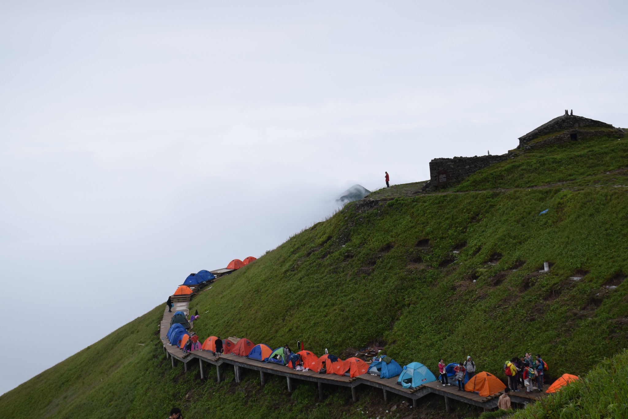 细雨蒙蒙雾里看山——武功山户外爬山露营之旅