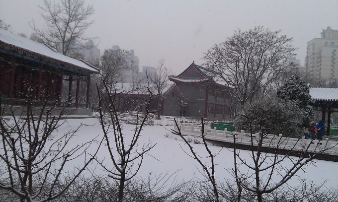 人习惯称之为李善人花园。始建于清同治二年(1863年)。解放后,李氏后裔李歧美把荣园献给国家。人民政府对该园进行了全面规划改造,1951年7月1日正式开放,更名为人民公园。当时就任人民公园副所长的张学铭先生(张学良胞弟)委托章士钊先生请毛泽东主席为公园题字,1954年9月19日,毛泽东主席亲自题写了人民公园四个大字,这是毛泽东为我国公园的唯一题字。