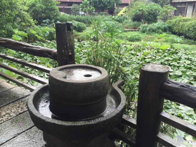 雨纷纷旧故里草木深
